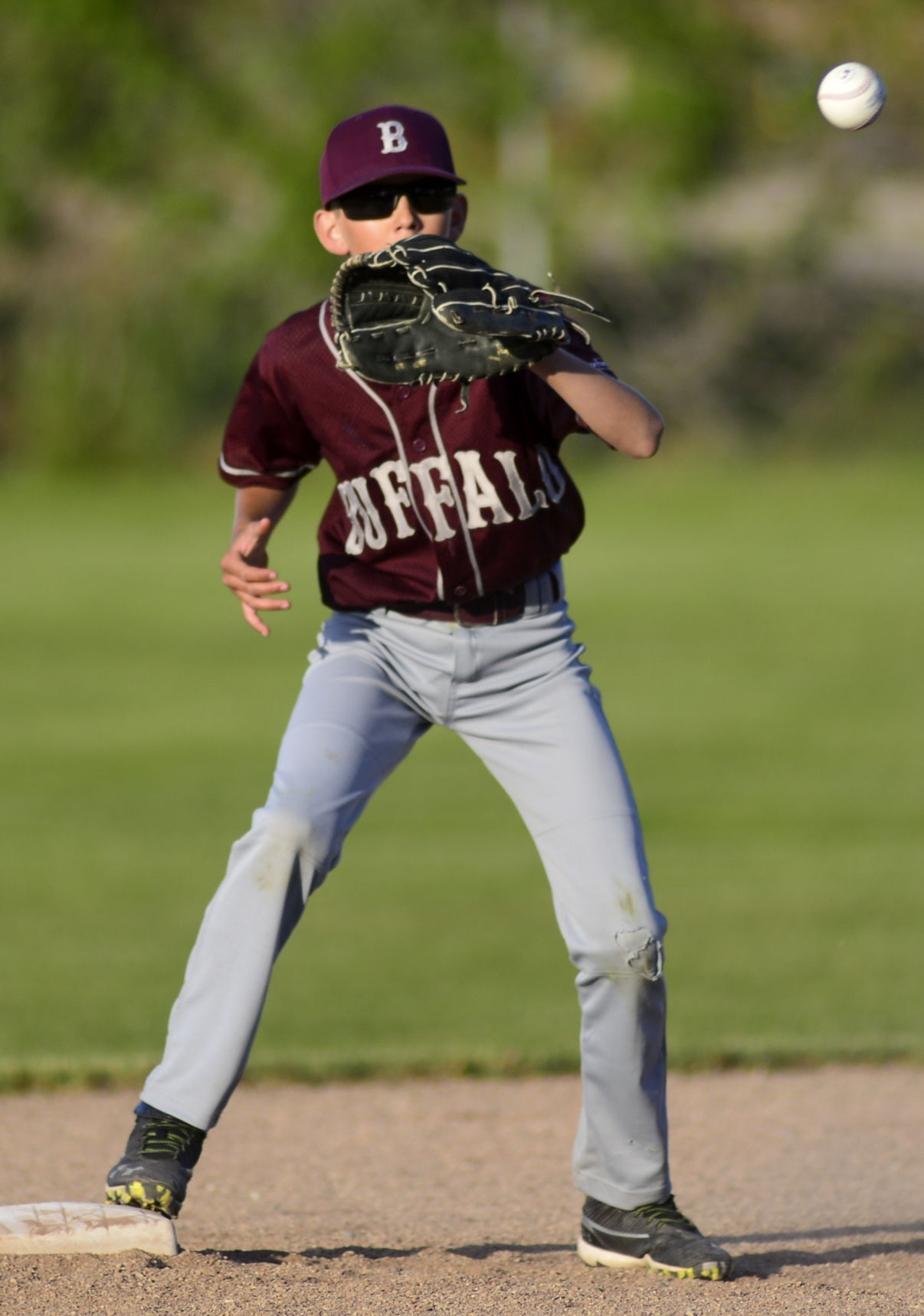 Zack Frieze waits for a throw from shortstop during the second inning